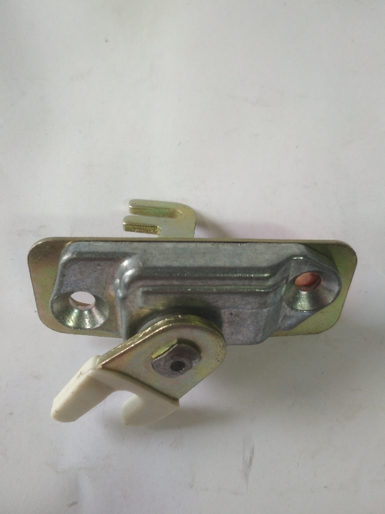 Замки (дверні, багажника,лічинки)  AUTOTECHTEILE 5050066